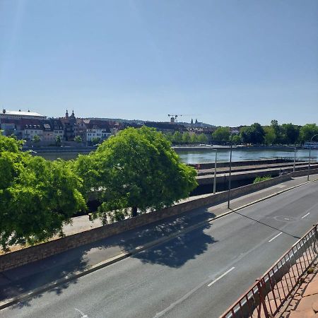Stilvolle Wohnung Direkt In Der City Wurtzburgo Exterior foto